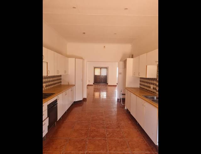 2 BEDROOM PROPERTY TO RENT IN ROODEPOORT CENTRAL